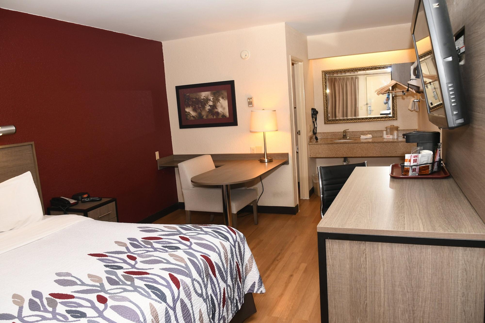Red Roof Inn Richmond South Экстерьер фото