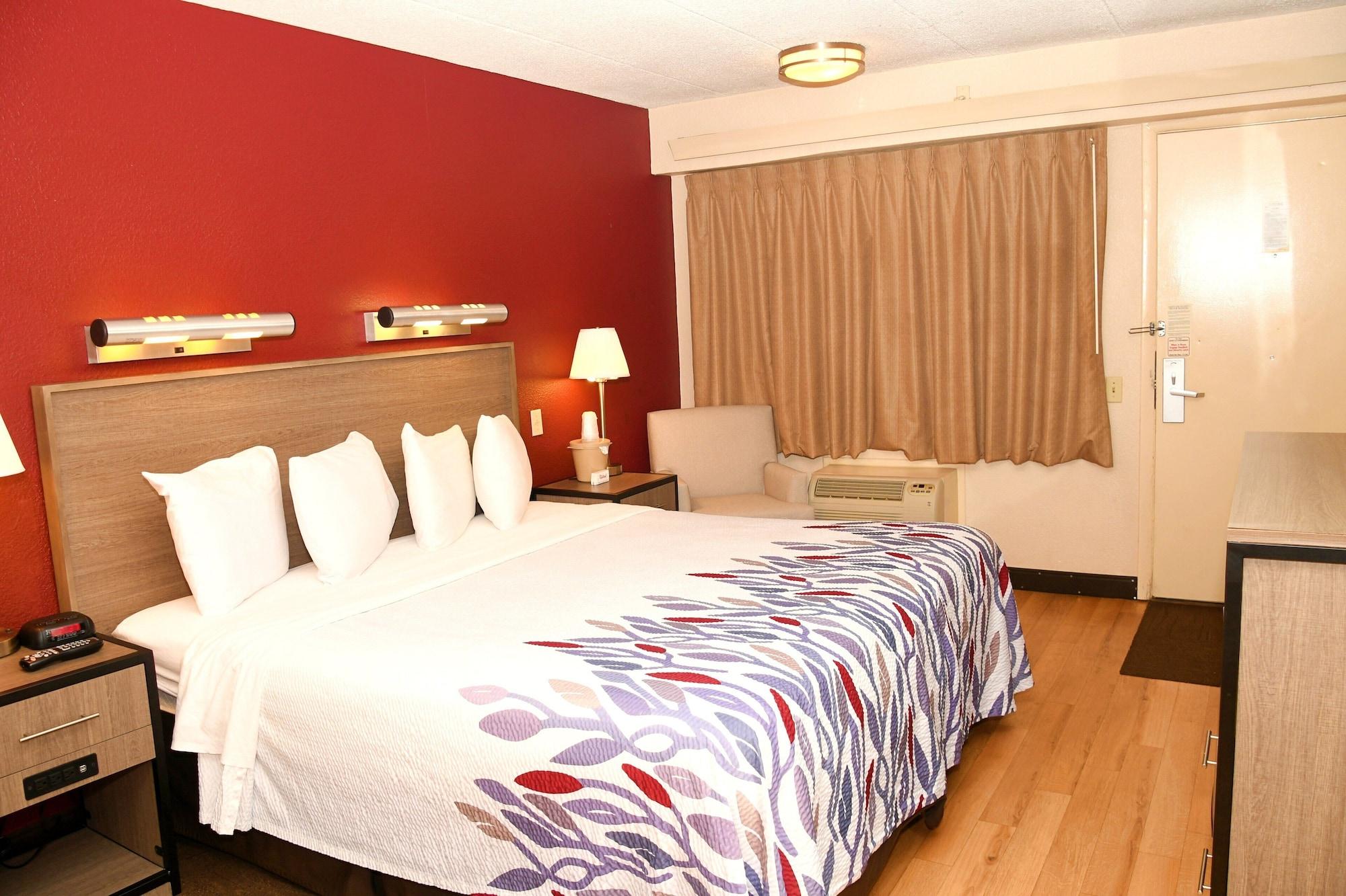 Red Roof Inn Richmond South Экстерьер фото