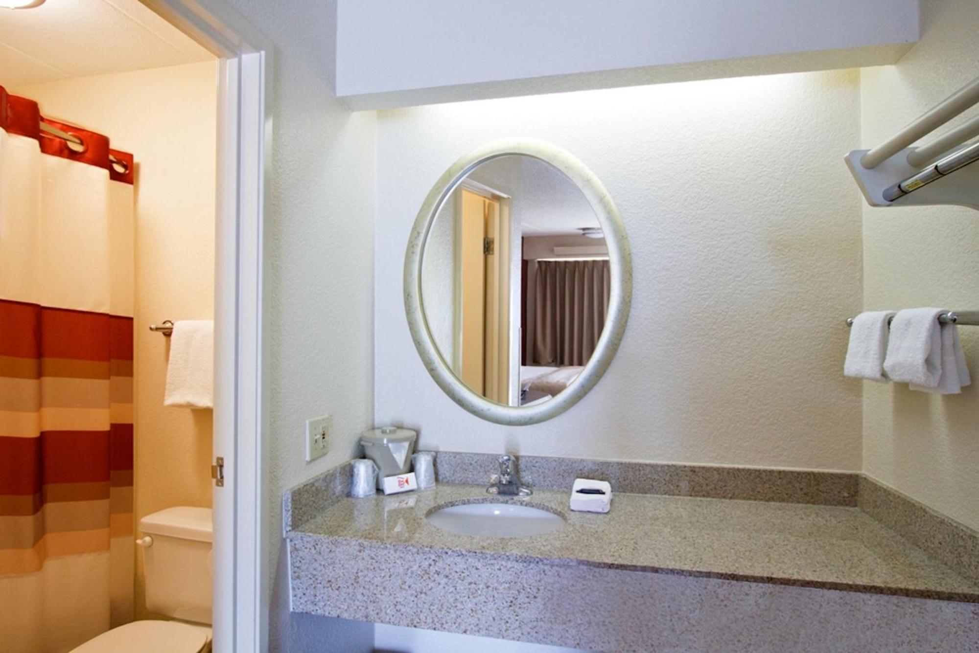 Red Roof Inn Richmond South Экстерьер фото